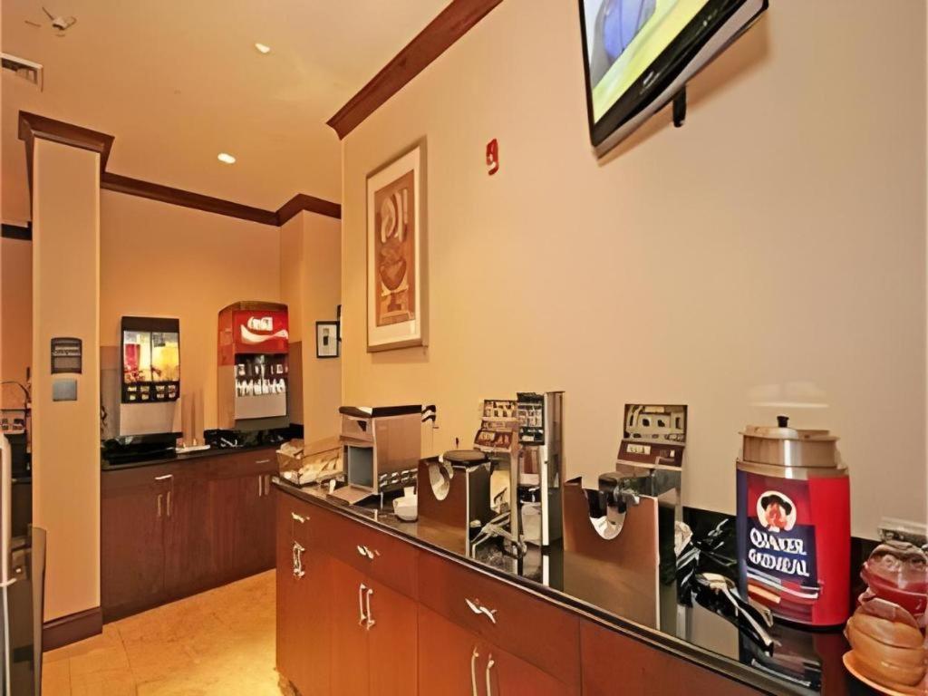 Staybridge Suites Newport News Exteriör bild